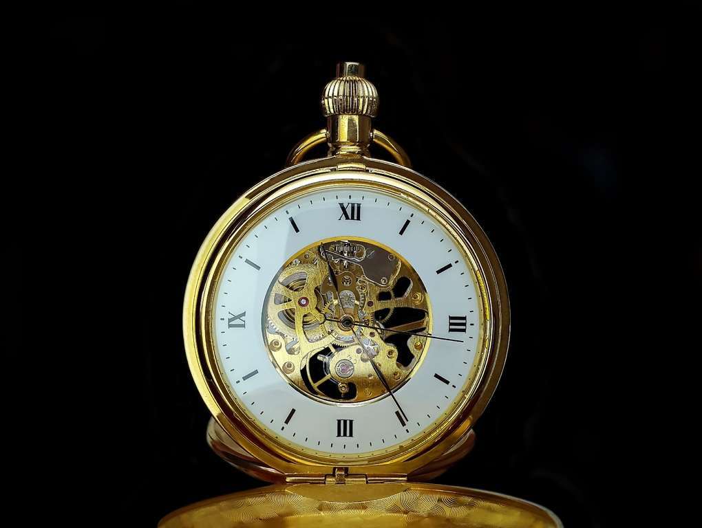 watch-hand-antique-retro-clock-time-1186866-pxherecom 2